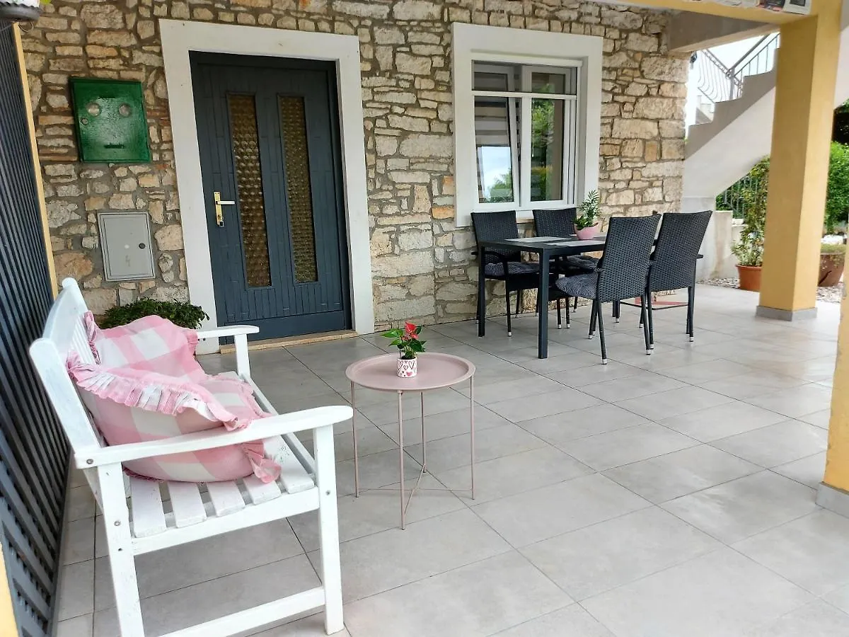 Apartament Marta Bale 0*,  Croazia